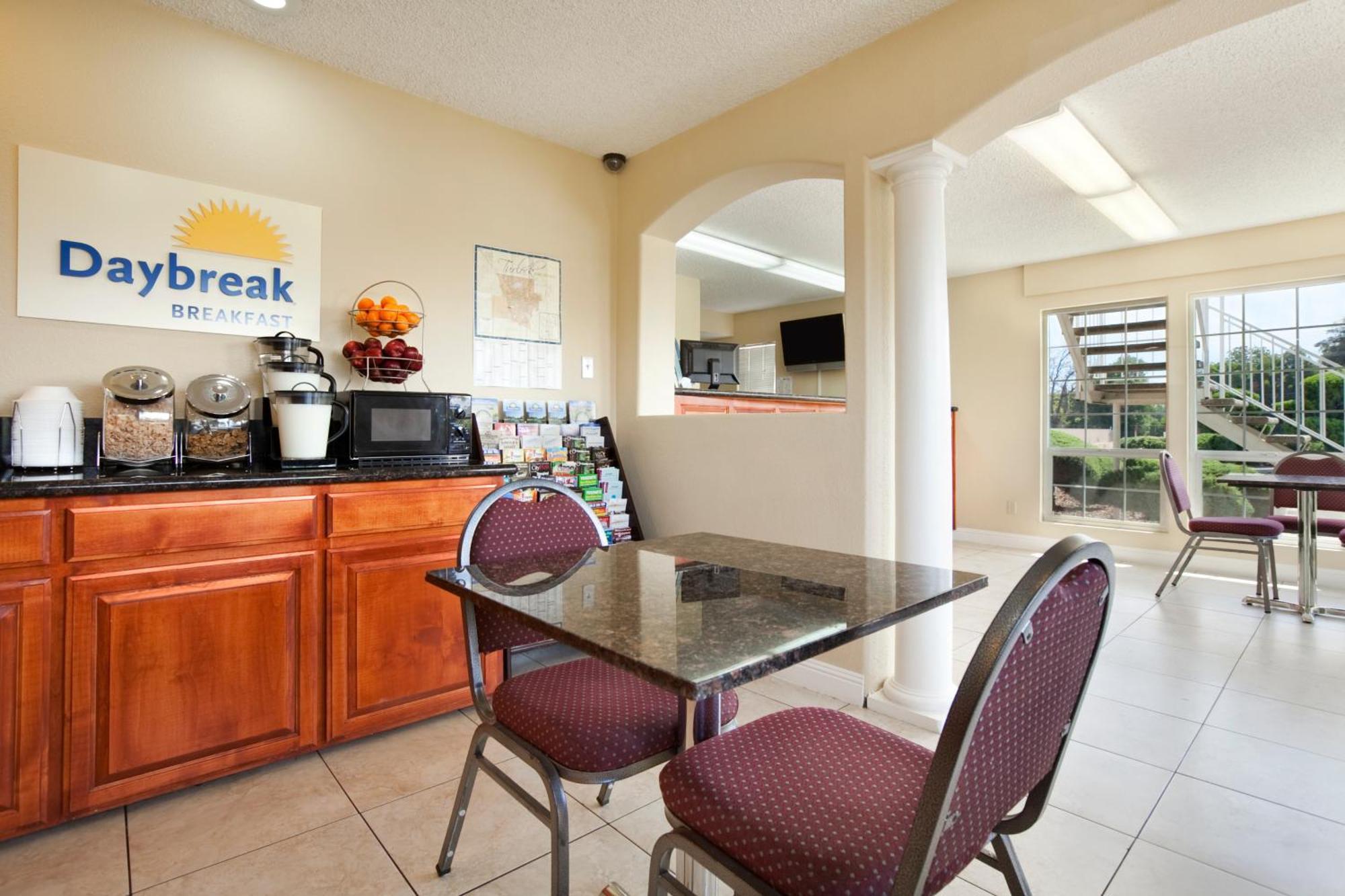 Days Inn By Wyndham Turlock Kültér fotó