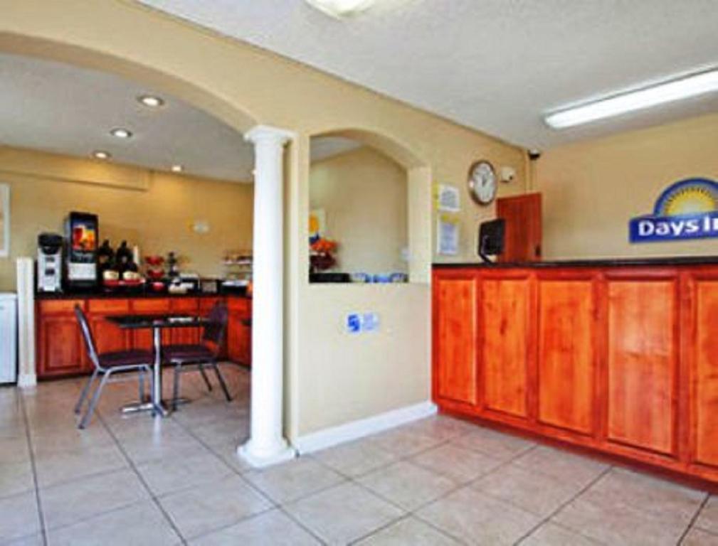 Days Inn By Wyndham Turlock Beltér fotó